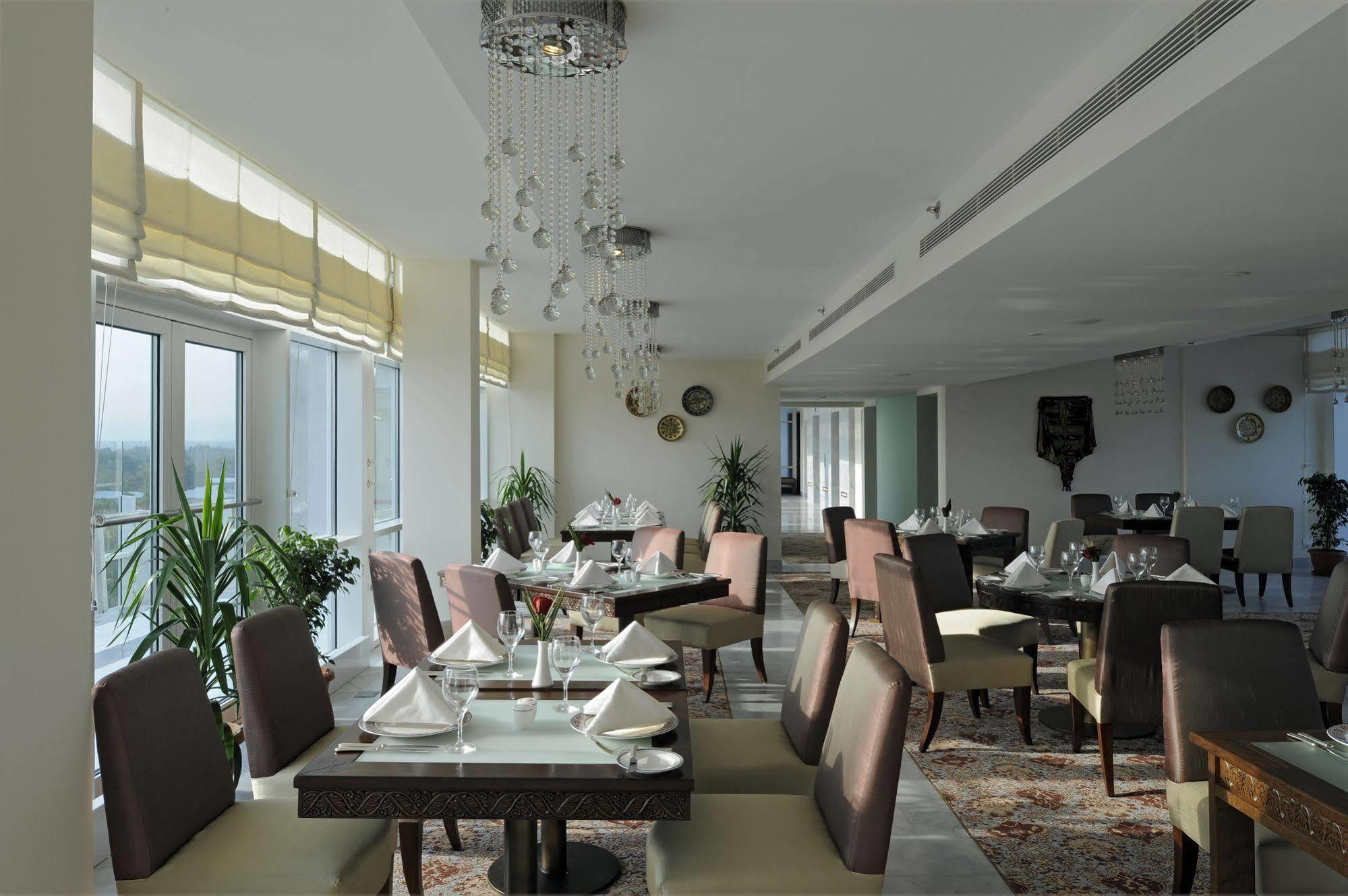 Dushanbe Serena Hotel Restoran gambar