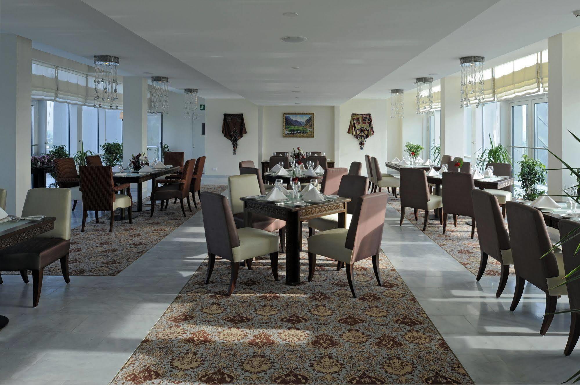 Dushanbe Serena Hotel Luaran gambar